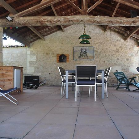 Le Hangar Saint-Jean-dʼAngély エクステリア 写真
