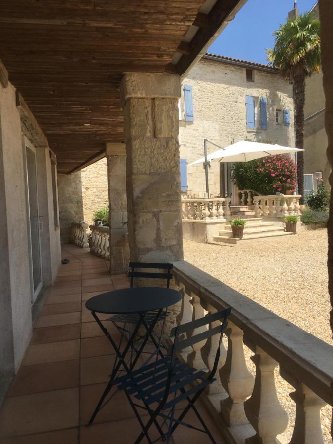 Le Hangar Saint-Jean-dʼAngély エクステリア 写真