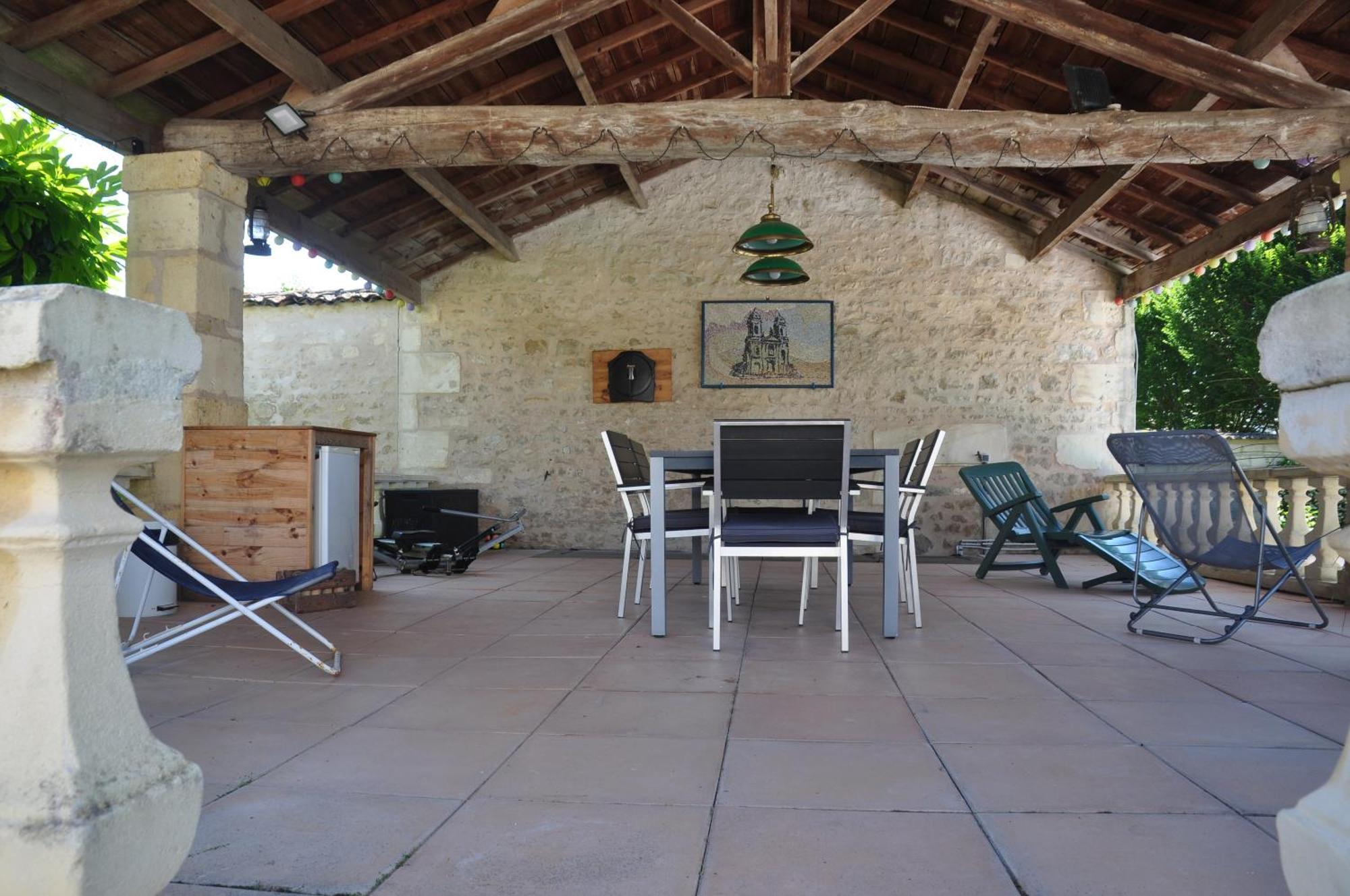 Le Hangar Saint-Jean-dʼAngély エクステリア 写真